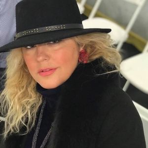 Meet your Posher, Afsoon